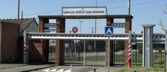 Photo de l'entrée du complexe sportif Merchier