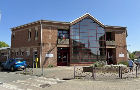 Façade du bâtiment du service petite enfance et de la crèche Pas à pas et lalala