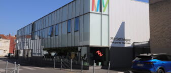 Façade de la médiathèque Marguerite Yourcenar