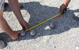 Image illustrant une partie de pétanque