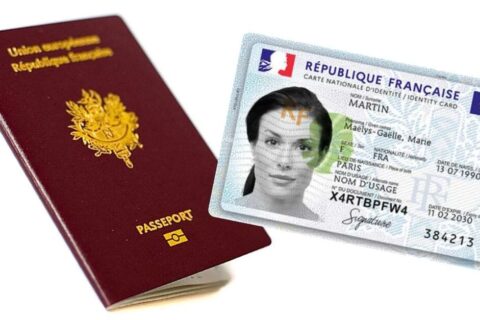 Image représentant deux documents d'identité (passeport et carte d'identité)
