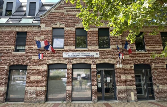 Vue du bâtiment du commissariat de secteur de police nationale et de police municipale