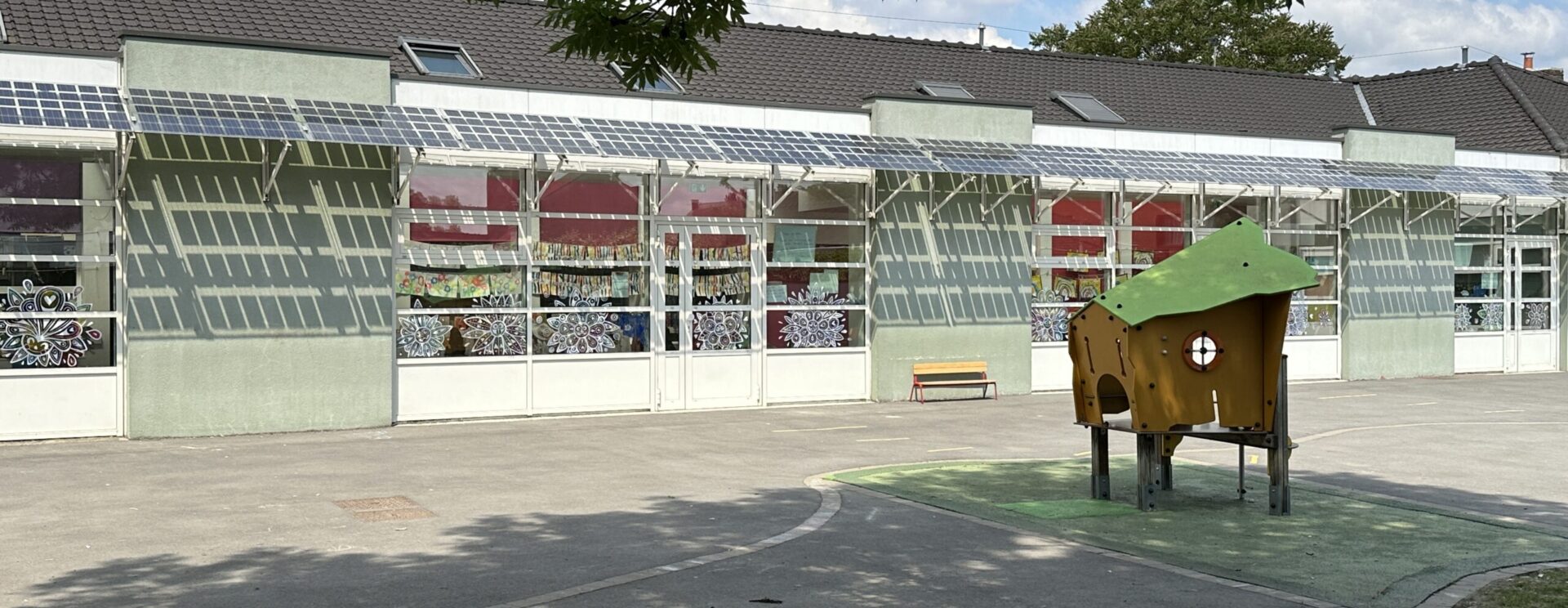 Vue de la cour de l'école Florian