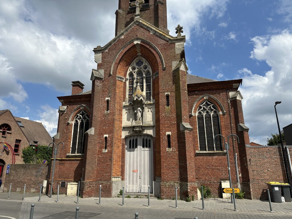 Façade de l'église du Sacré-coeur - Agrandir l'image, fenêtre modale