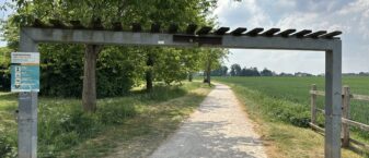 Vue de l'entrée du parc des Aubépines