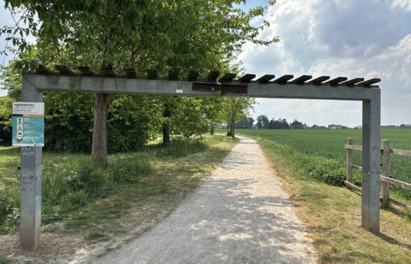 Vue de l'entrée du parc des Aubépines