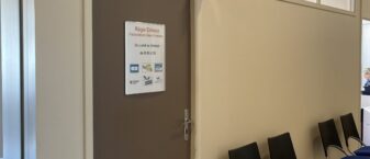 Photo de la porte de la régie enfance