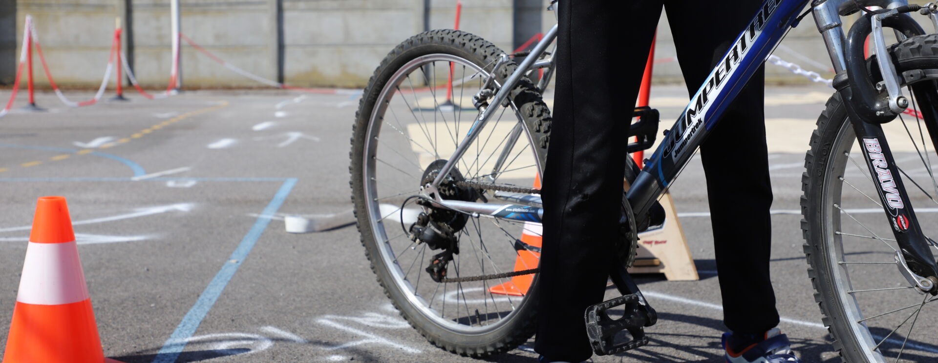 Image représentant un vélo lors d'un stage "Savoir rouler à vélo" proposé par la police municipale aux élèves de CM2
