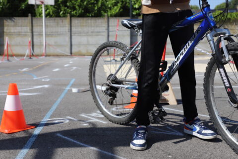 Image représentant un vélo lors d'un stage "Savoir rouler à vélo" proposé par la police municipale aux élèves de CM2