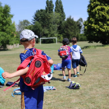 Image représentant des enfants participant aux activités de plein air proposées par les accueils de loisirs de la ville