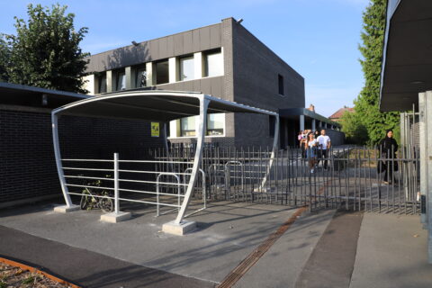 Image représentant un abris vélo devant l'école Kléber