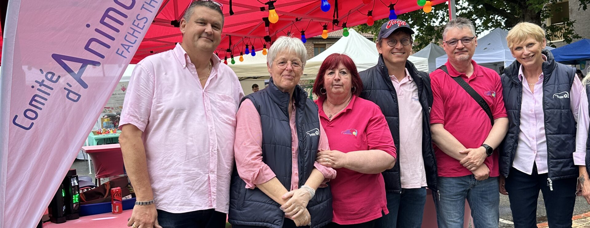 Image représentant les bénévoles du comité d'animation lors du marché nocturne