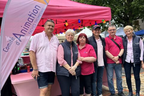 Image représentant les bénévoles du comité d'animation lors du marché nocturne