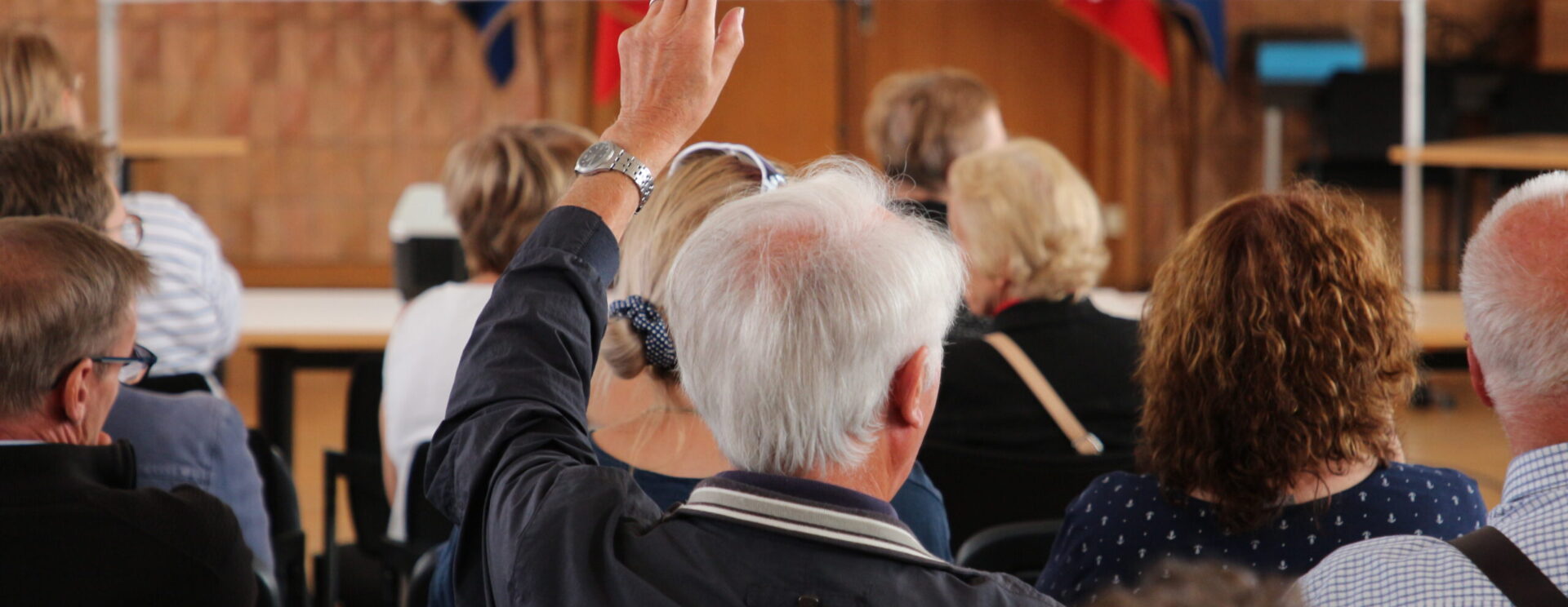 Image représentant un habitant participant à une réunion publique organisé par la commune