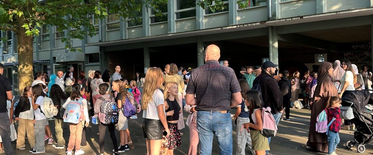 cour d'école le jour de la rentrée