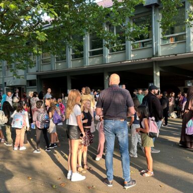 cour d'école le jour de la rentrée