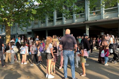 cour d'école le jour de la rentrée