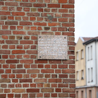 Plaque commémorative qui rend hommage aux résistants de la ville morts le 3 septembre 1944