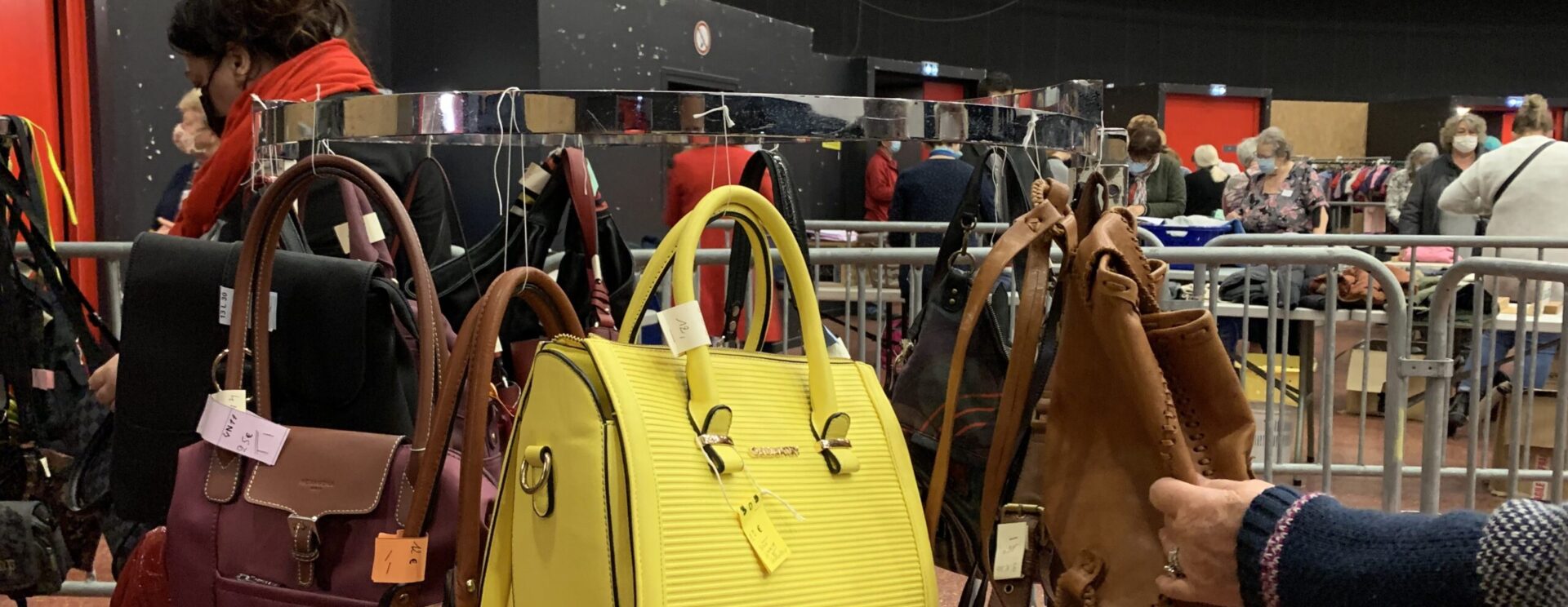 Image représentant une bourse bazar se déroulant à la salle Jacques Brel