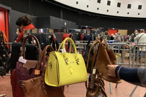 Image représentant une bourse bazar se déroulant à la salle Jacques Brel