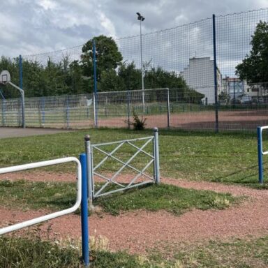 Image de l'espace Baron situé à l'arrière de la salle Baron, rue Édouard Vaillant à Faches-Thumesnil