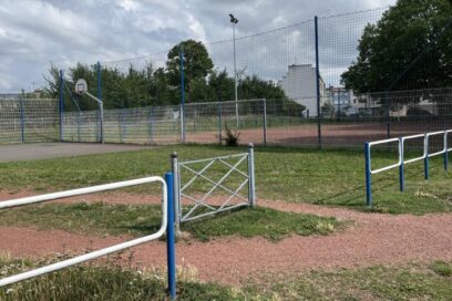 Image de l'espace Baron situé à l'arrière de la salle Baron, rue Édouard Vaillant à Faches-Thumesnil - Agrandir l'image, fenêtre modale