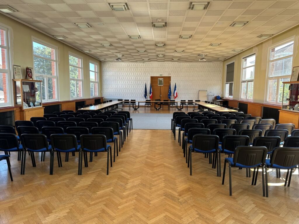 Photo de la salle d'honneur de l'Hôtel de ville - Agrandir l'image, fenêtre modale