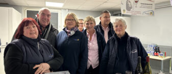 Image représentant des bénévoles du comité d'animation lors d'une dégustation du beaujolais nouveau