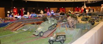 Image représentant des maquettes exposées lors d'une édition d'un salon du modélisme organisé par l'association FT Modélisme