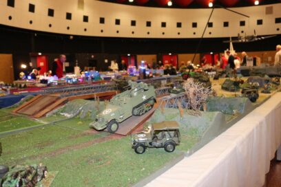 Image représentant des maquettes exposées lors d'une édition d'un salon du modélisme organisé par l'association FT Modélisme - Agrandir l'image, fenêtre modale