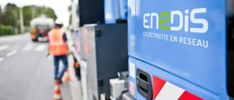 Photo illustrant des agents Enedis lors d'une intervention sur le réseau électrique