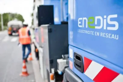 Photo illustrant des agents Enedis lors d'une intervention sur le réseau électrique - Agrandir l'image, fenêtre modale