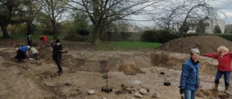 Image d'un atelier autour de la déconnexion de toiture créant un jardin de pluie stade Merchier