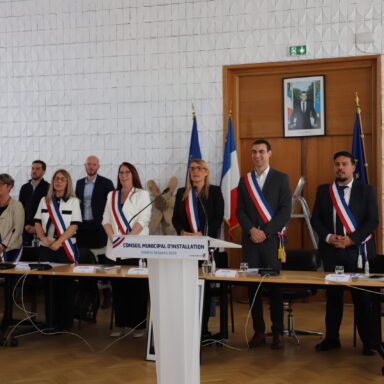 Photo de monsieur le Maire, Brice Lauret entouré de ses adjoints