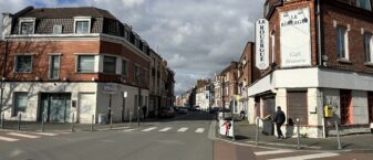 Image de la rue Ferrer prise depuis la rue Carnot