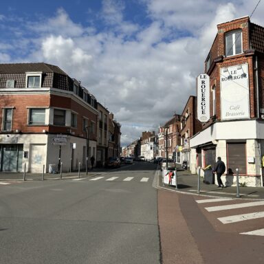 Image de la rue Ferrer prise depuis la rue Carnot