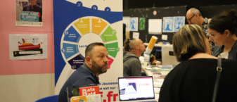 Image d'un stand tenu par le point information jeunesse