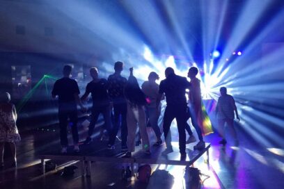 Image d'un bal des fiertés - Agrandir l'image, fenêtre modale