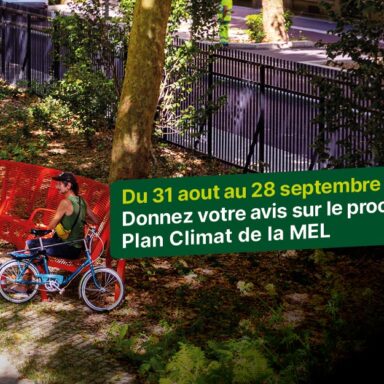 photo illustrant le dispositif Climat Change avec des individus qui se balade dans un espace vert